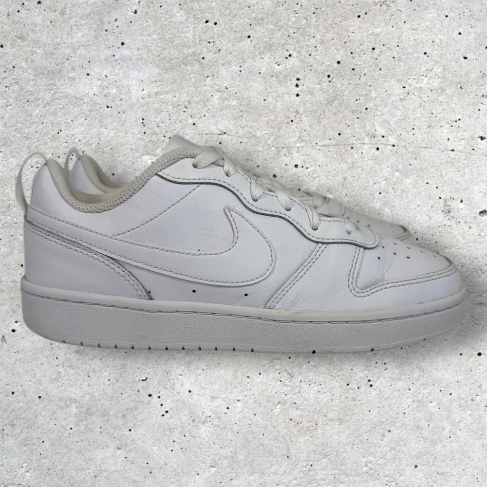 Kids Nike Court Borough Low 2 size 6Y